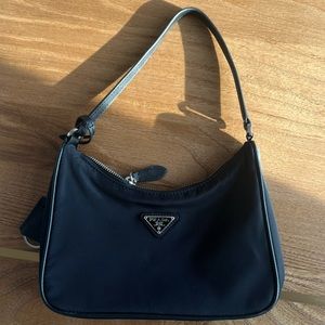authentic - PRADA 2005 Re-Edition Re-Nylon hobo mini bag black